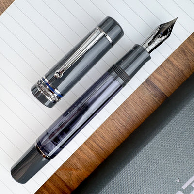 Delta Prestige Glossy Fountain Pen (Limited Edition)