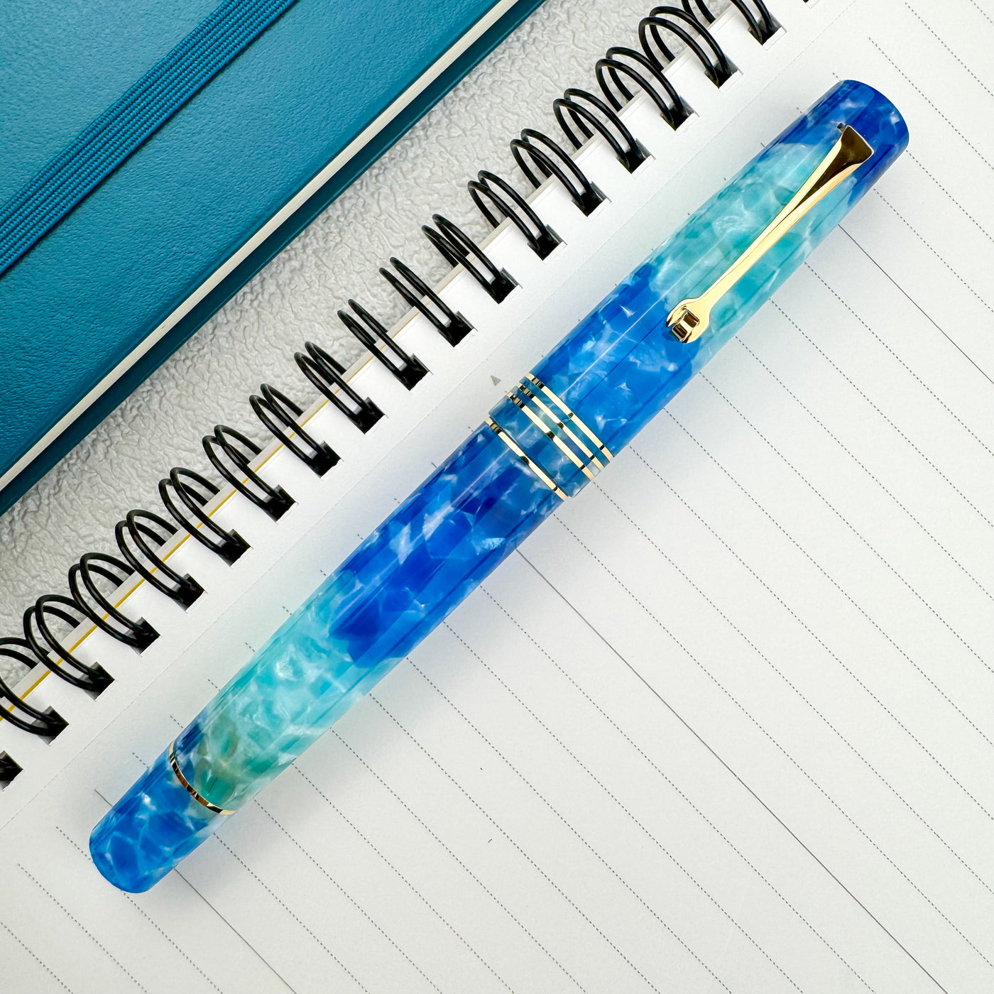 Leonardo Momento Zero Fountain Pen - Aloha w/ Gold Trim