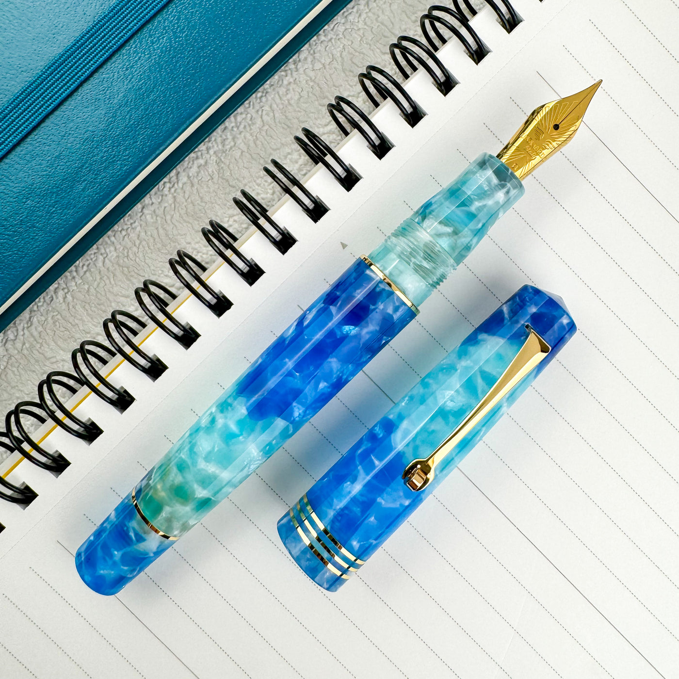 Leonardo Momento Zero Fountain Pen - Aloha w/ Gold Trim