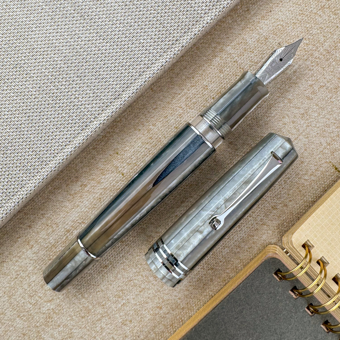 Leonardo Momento Zero Grande 2.0 Fountain Pen - Sand