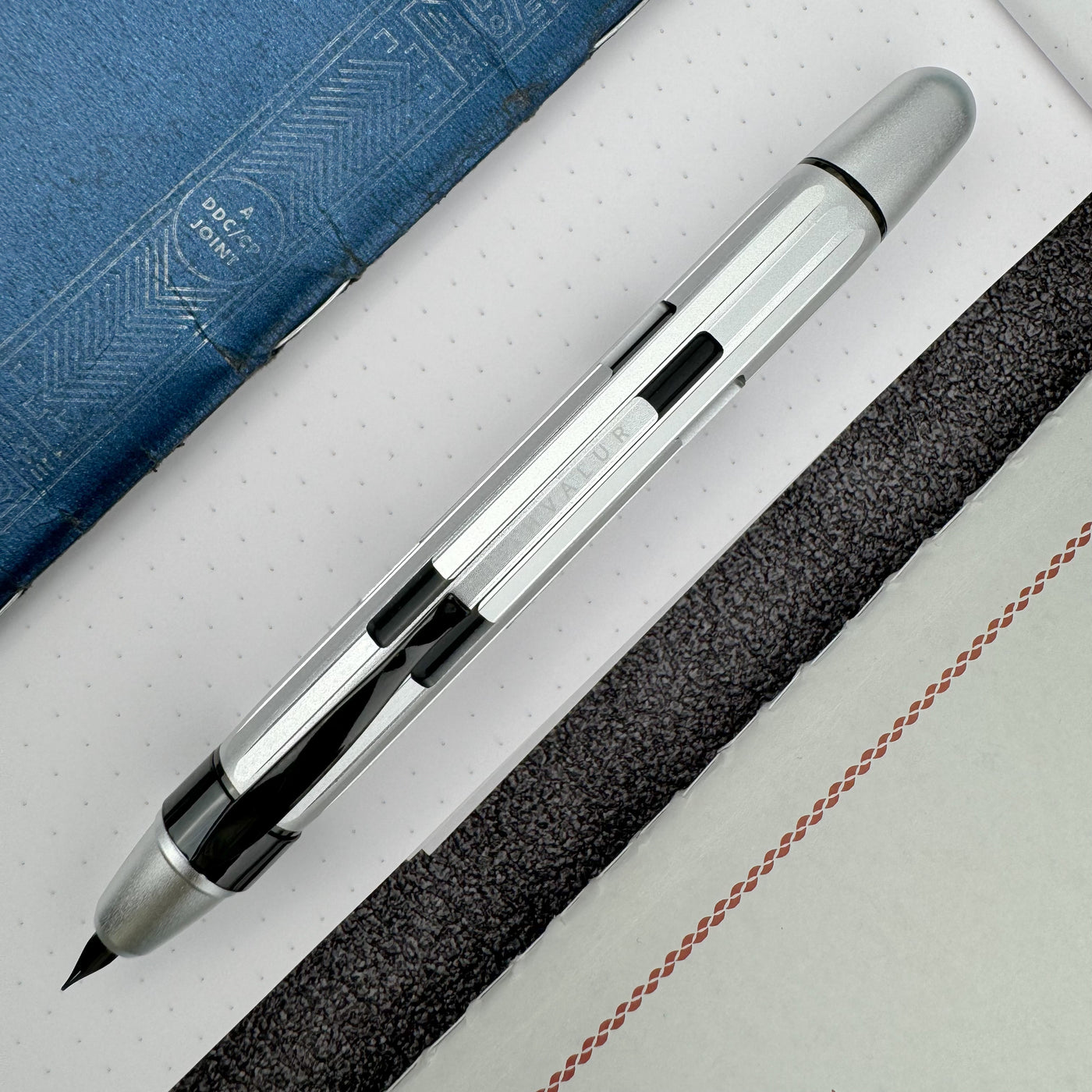 Nahvalur Eclipse Fountain Pen - Iridium