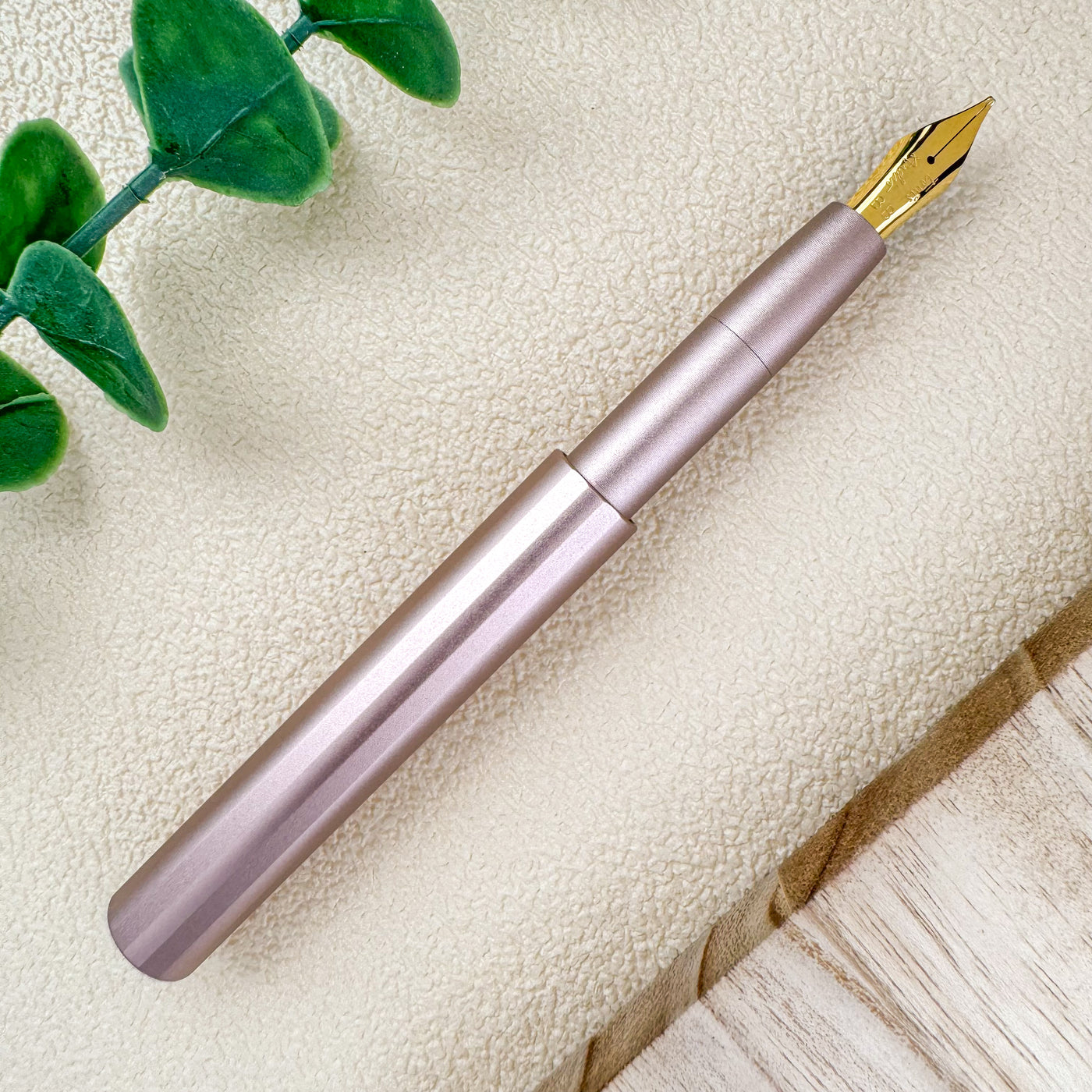 Tom's Studio The Studio Pocket Fountain Pen - Blush