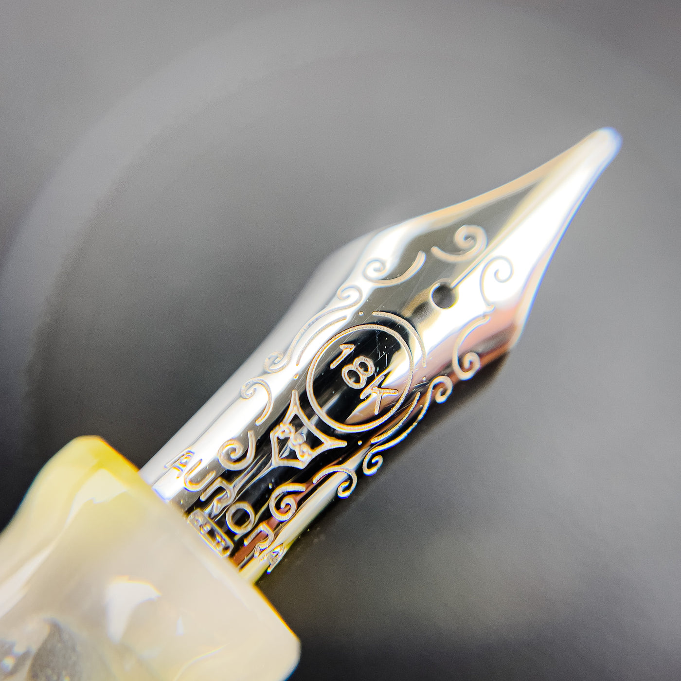 Aurora Optima Caleidoscopio Fountain Pen - Luce Bianca | Atlas Stationers.